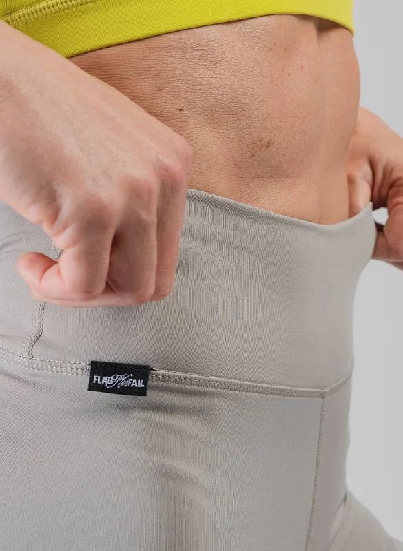 VIVID COMPRESSION SHORTS - GREY