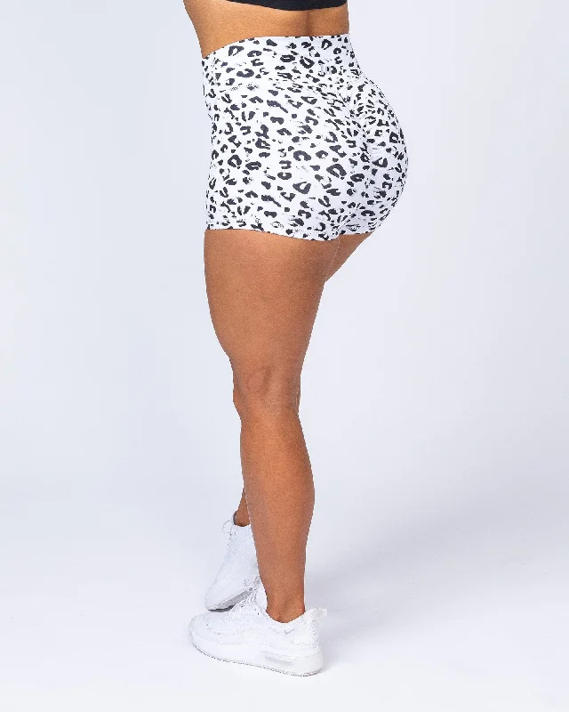 SIGNATURE SCRUNCH BOOTY SHORTS Snow Leopard