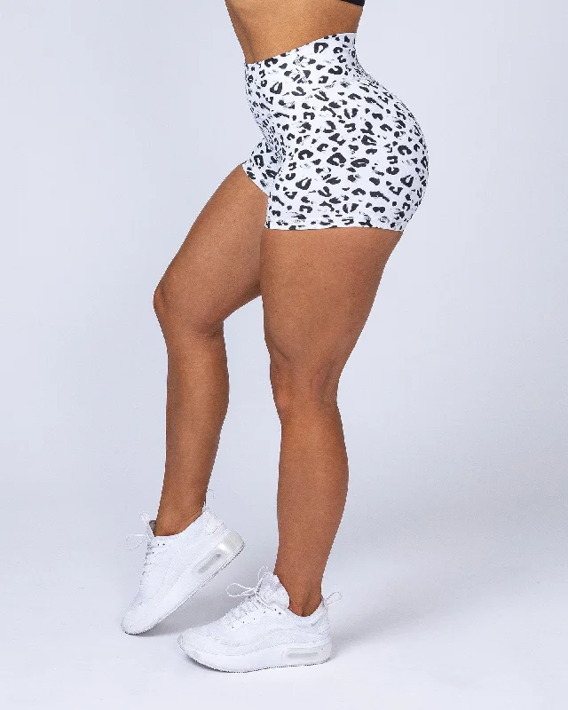 SIGNATURE SCRUNCH BOOTY SHORTS Snow Leopard